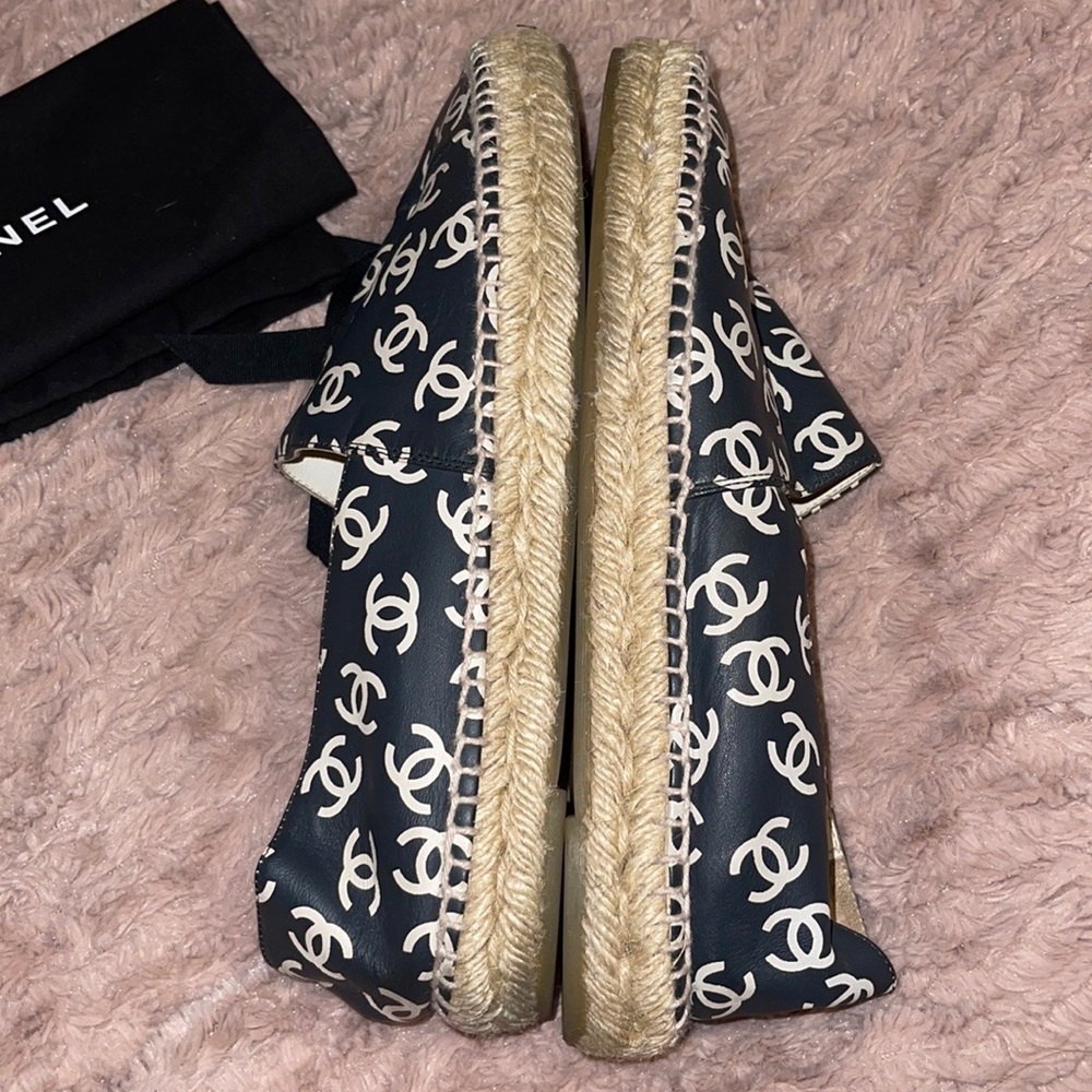 CHANEL Black Lambskin Espadrilles Interlocking CC Logo - Picture 6 of 8